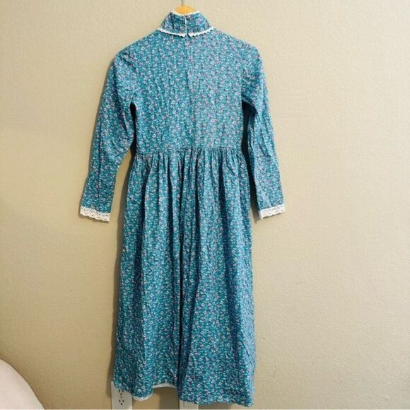 Handmade Prairie Pioneer Dress & Bonnet - Picture 3 of 15